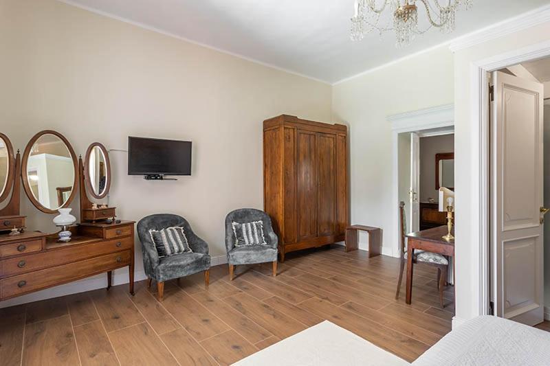 Borgo Prima Luce Hotel คูลิเอรี ภายนอก รูปภาพ